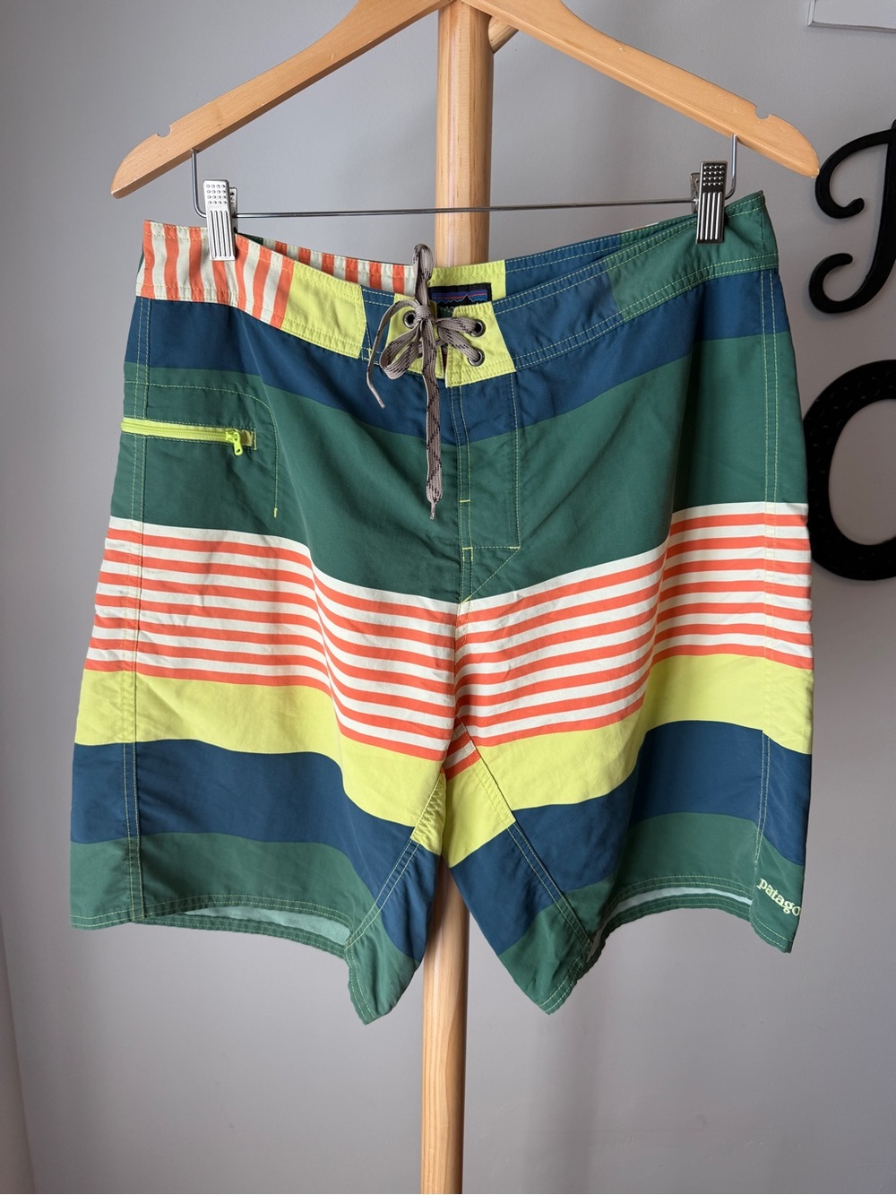 Patagonia Wavefarer Men’s Board Shorts Size 34 Swim Trunks